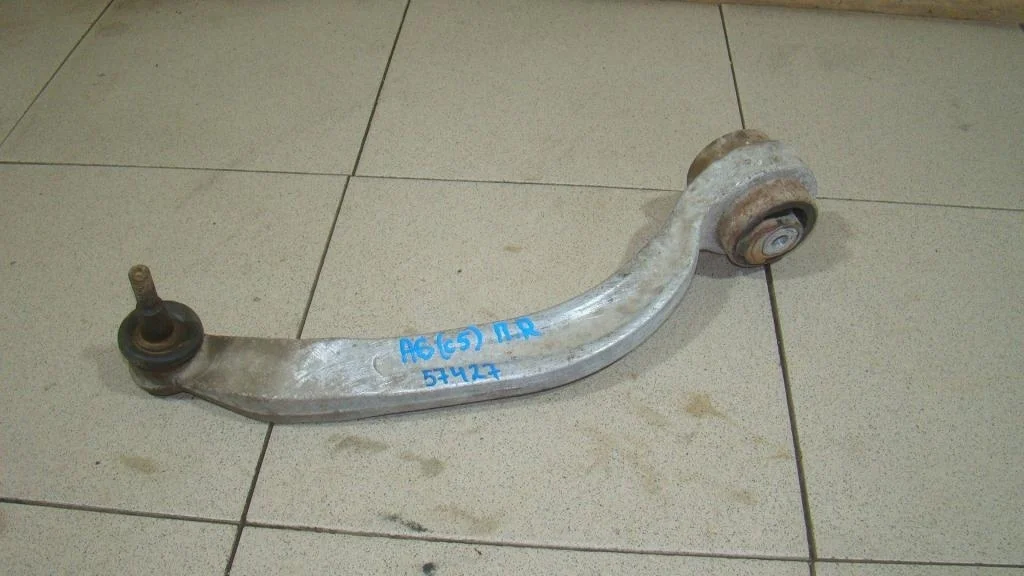 Рычаг передний нижний правый задний Audi A6 C5