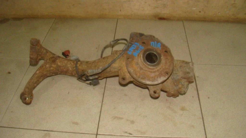 Кулак поворотный передний правый Audi A6 C5