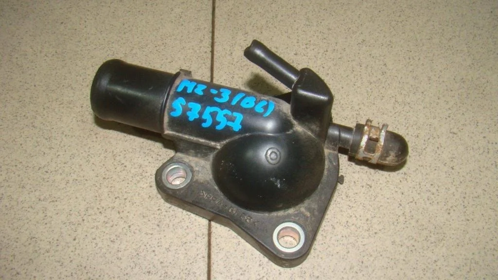 Фланец двигателя системы охлаждения Mazda 3 BL