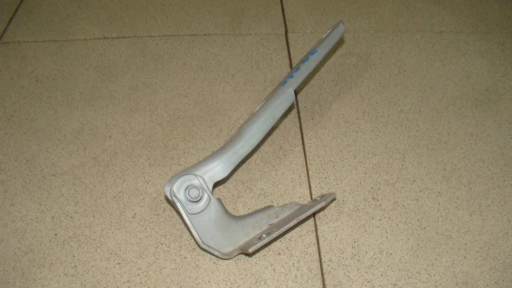 Петля капота правая Audi A6 C5