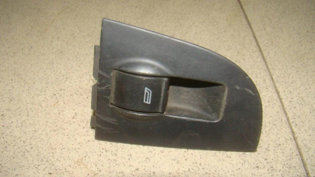 Кнопка стеклоподъемника Audi A6 C5