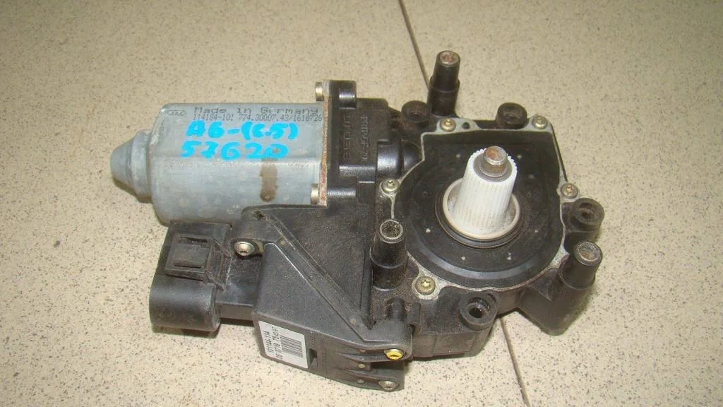 Моторчик стеклоподъемника Audi A6 C5