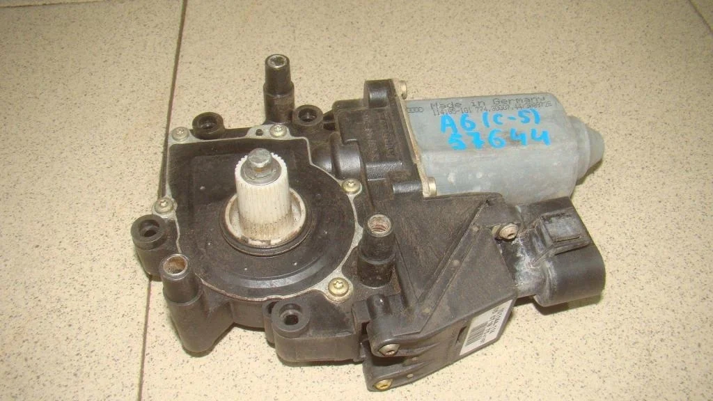 Моторчик стеклоподъемника Audi A6 C5