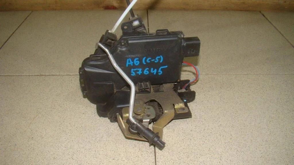 Замок двери задней правой Audi A6 C5