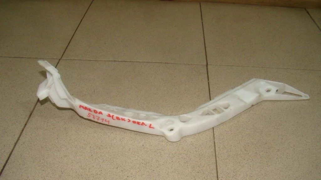 Кронштейн заднего бампера левый Mazda 3 BK