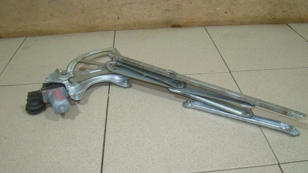 Стеклоподъемник передний правый Toyota Land Cruiser Prado J120