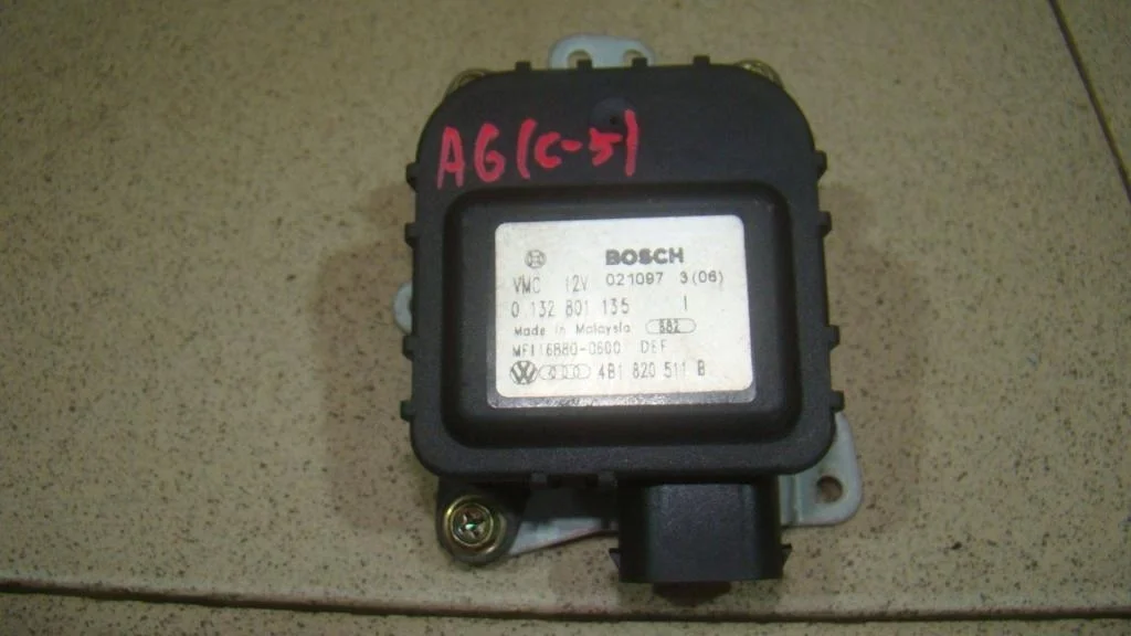 Моторчик заслонки печки Audi A6 C5