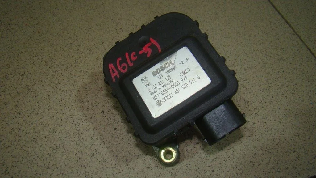 Моторчик заслонки печки Audi A6 C5