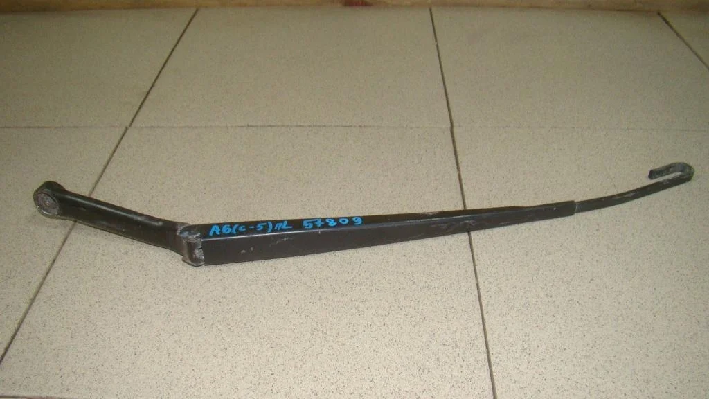 Поводок стеклоочистителя передний левый Audi A6 C5