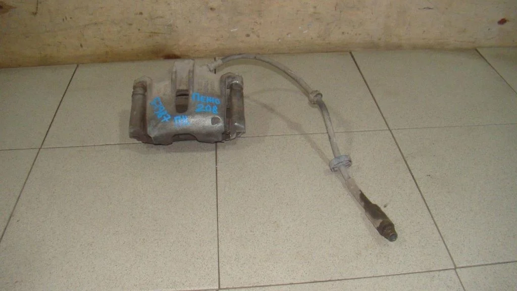 Суппорт передний левый Peugeot 208 2013 A9