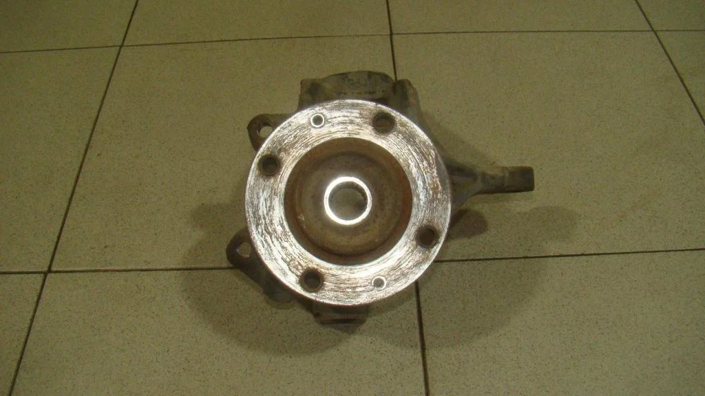 Кулак поворотный передний левый Peugeot 208 2013 A9