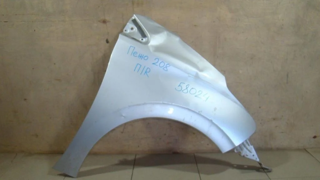 Крыло переднее правое Peugeot 208 2013 A9