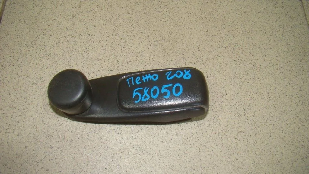 Ручка стеклоподъемника Peugeot 208 2013 A9