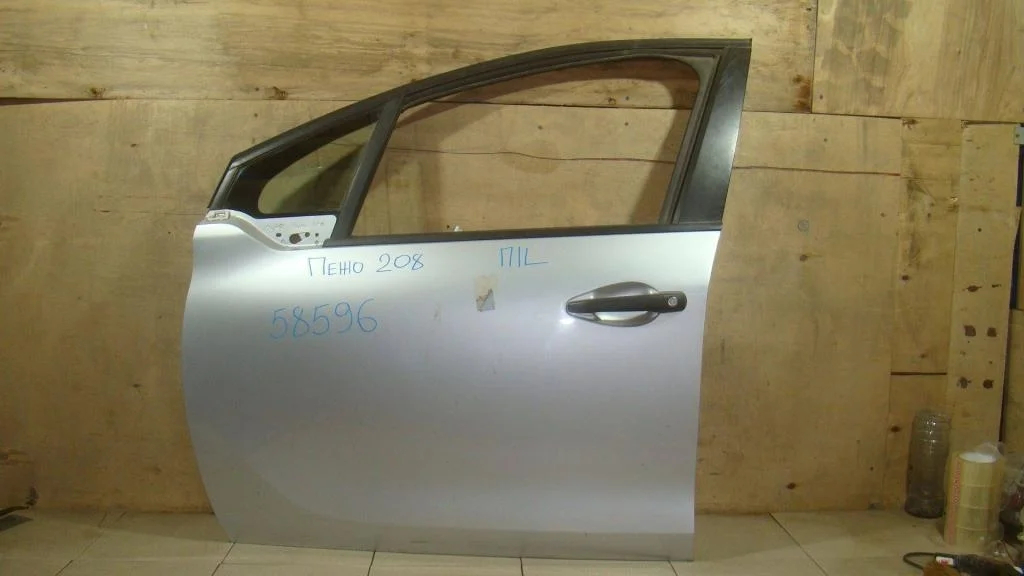 Дверь передняя левая Peugeot 208 2013 A9