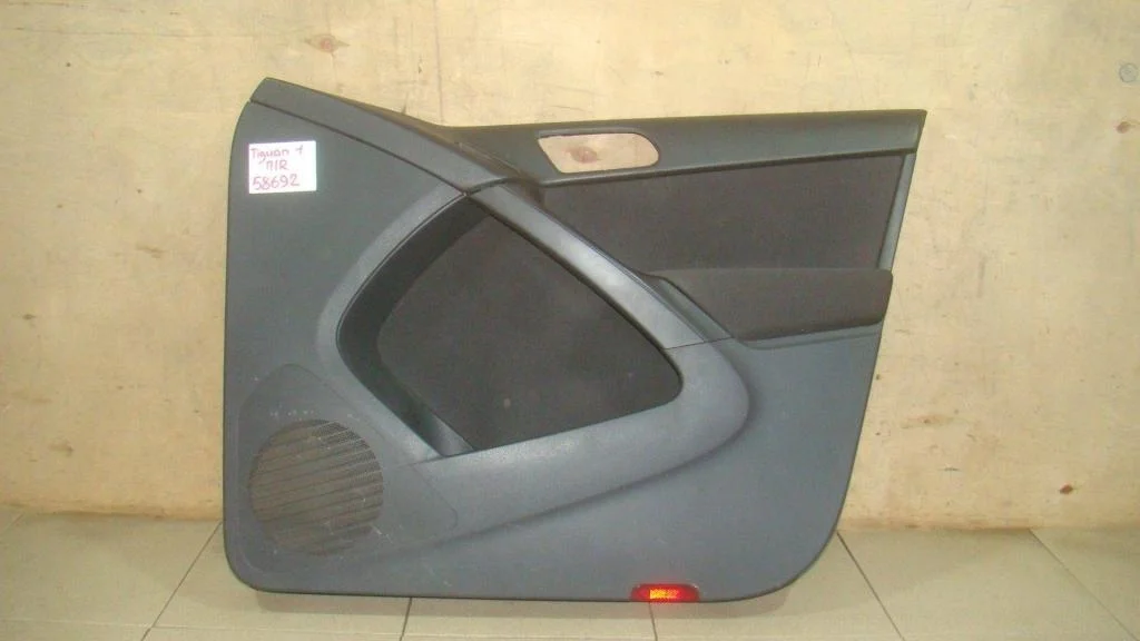 Обшивка двери передней правой Volkswagen Tiguan 1 2012 NF