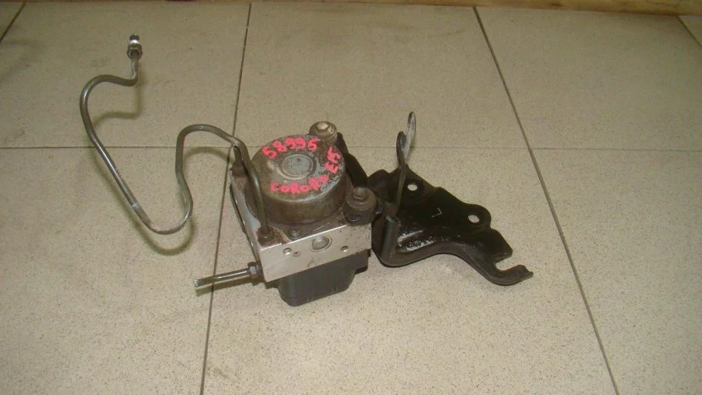 Блок abs Toyota Corolla E150