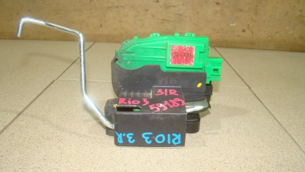 Замок двери задней правой Kia RIO 3 UB, QB