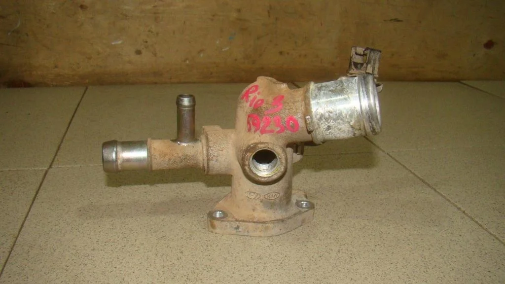 Фланец двигателя системы охлаждения Kia RIO 3 UB, QB