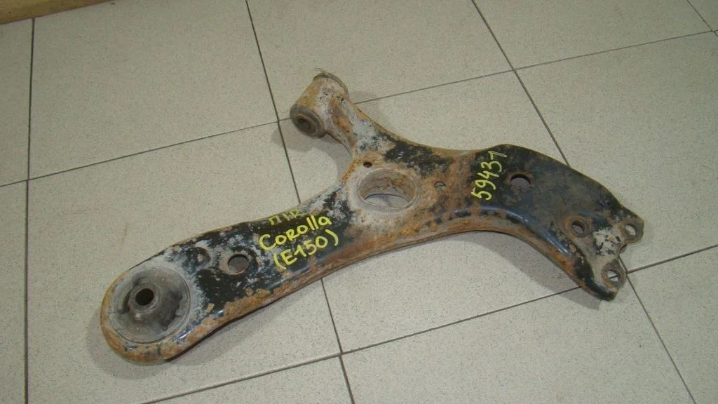 Рычаг передний правый Toyota Corolla E150