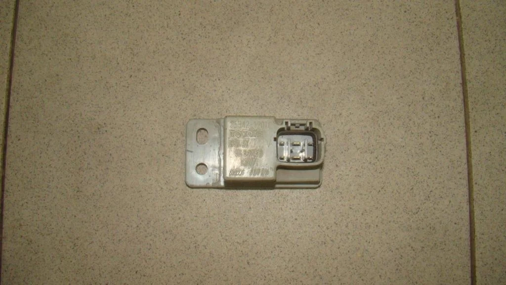 Реле Toyota Corolla E150