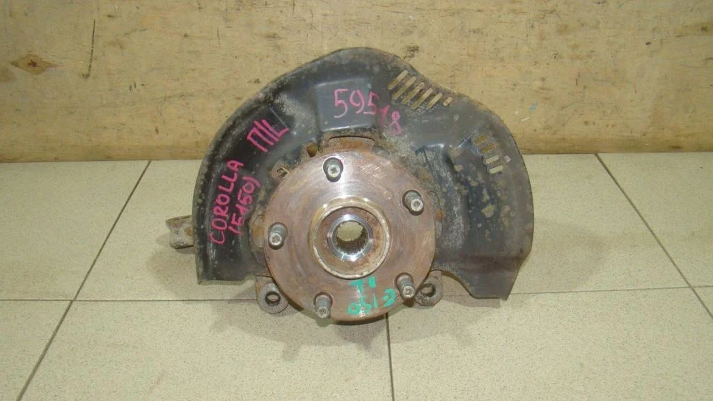 Кулак поворотный передний левый Toyota Corolla E150