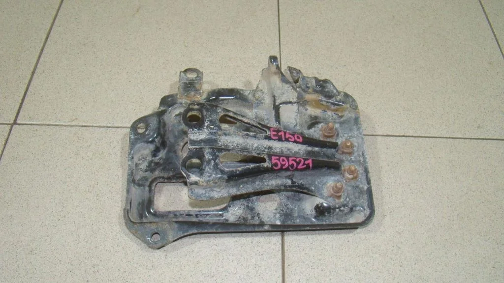 Крепление акб Toyota Corolla E150