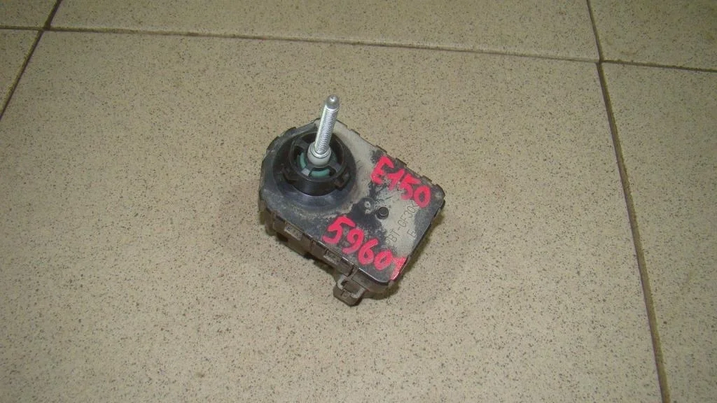 Моторчик корректора фары Toyota Corolla E150