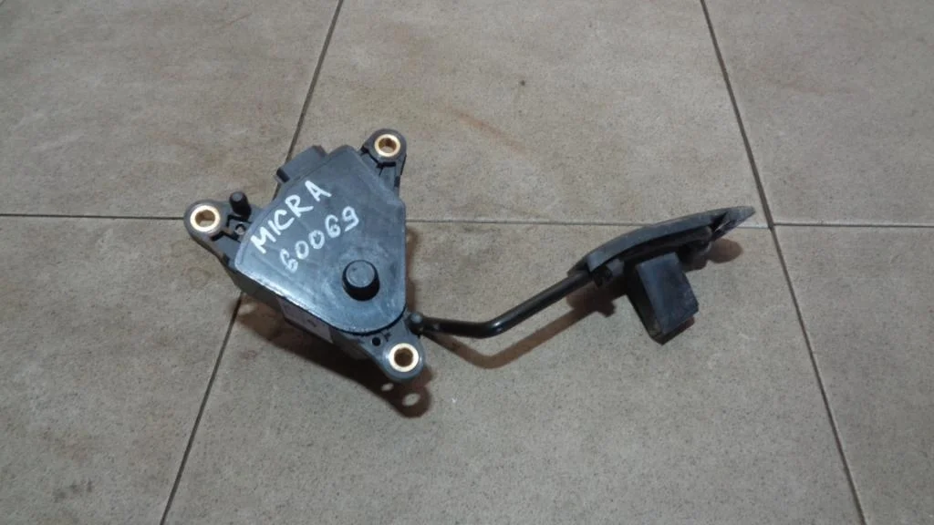 Педаль газа Nissan Micra 2007 K12