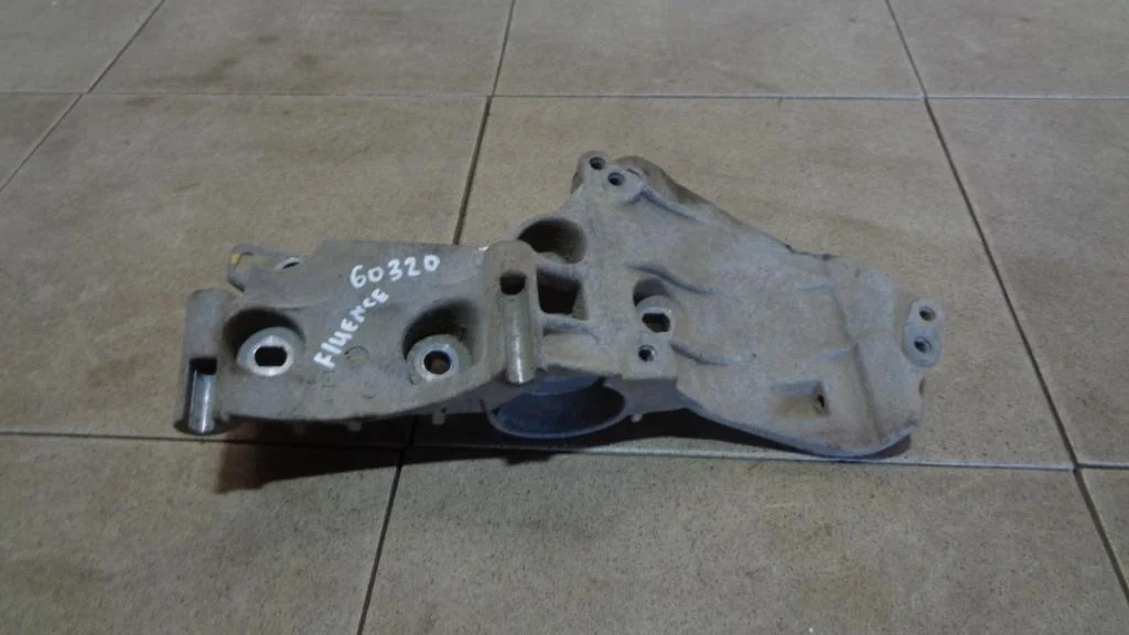 Кронштейн генератора Renault Fluence 2012