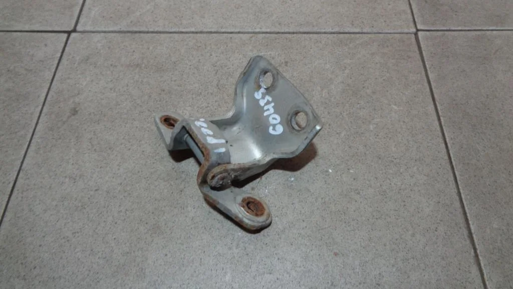 Петля двери задней правой нижняя Kia Ceed 1