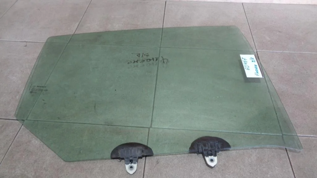 Стекло двери задней правой Renault Fluence 2012