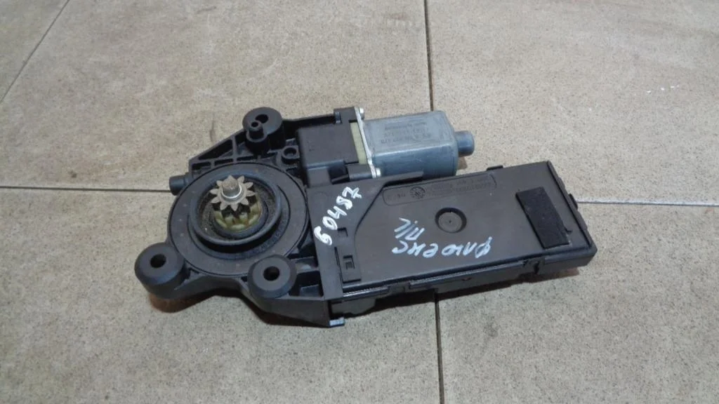 Моторчик стеклоподъемника Renault Fluence 2012