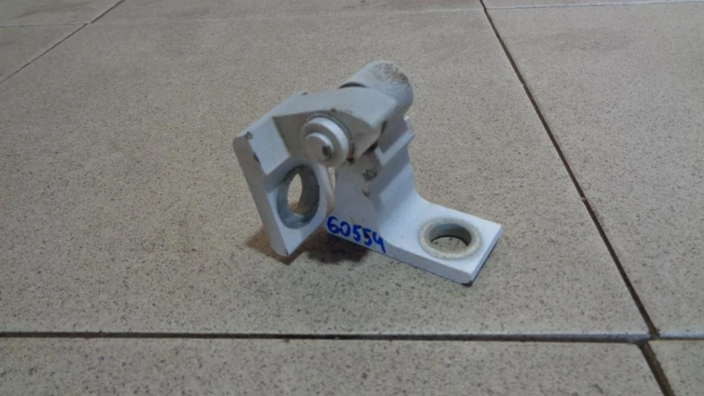 Петля двери Volkswagen Polo 5