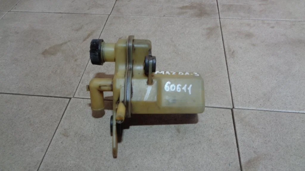 Бачок гидроусилителя Mazda 3 BK