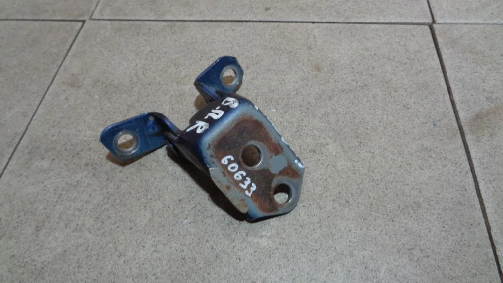 Петля двери передней Mazda 3 BK