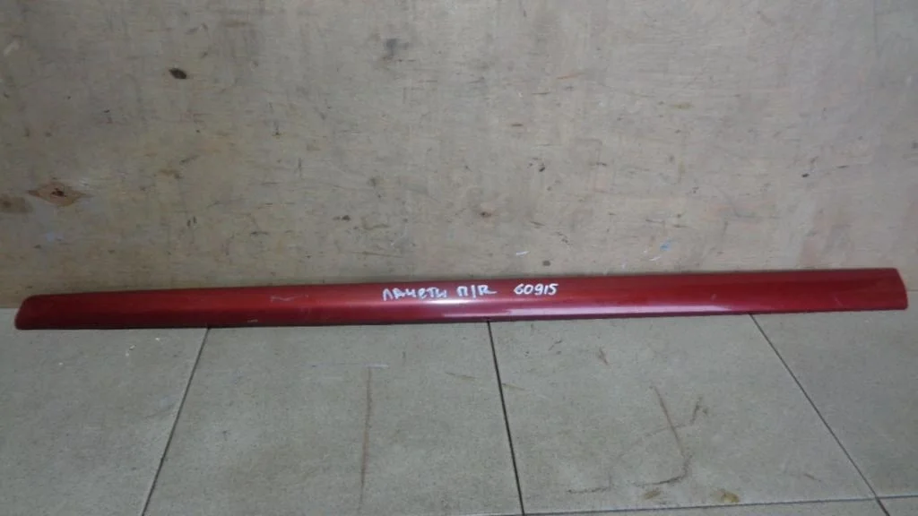 Молдинг передней правой двери Chevrolet Lacetti J200