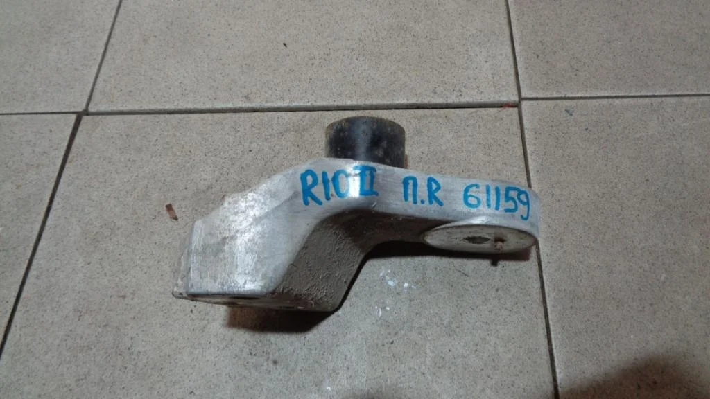 Кронштейн двигателя правый Kia RIO 2 2010 JB