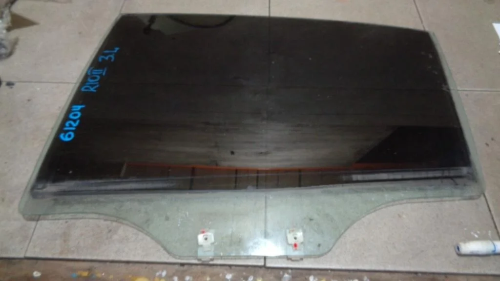 Стекло двери задней левой Kia RIO 2 2010 JB