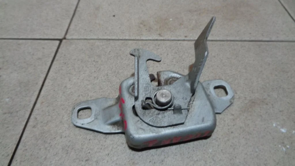 Замок капота Renault Logan 1 L90