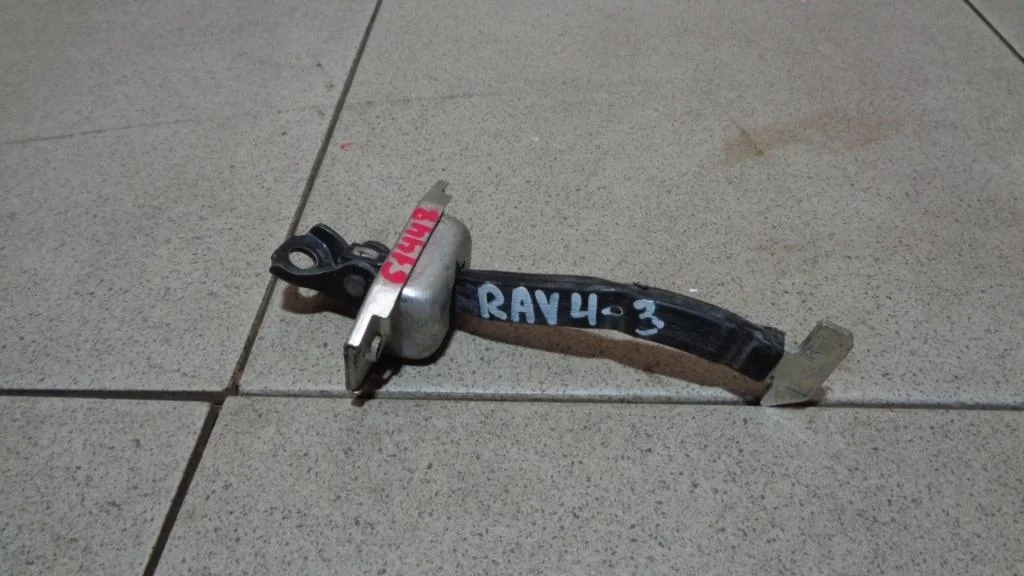Ограничитель двери Toyota RAV4 A30