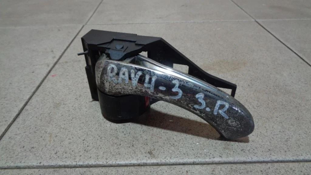 Ручка двери внутренняя правая Toyota RAV4 A30