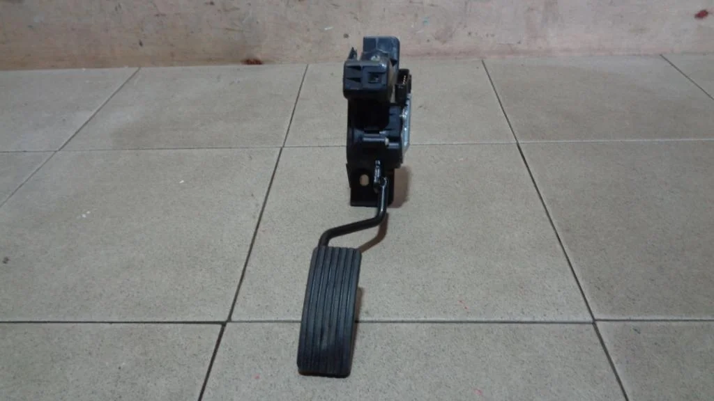 Педаль газа Mitsubishi Galant 9 2001 DJ, DM