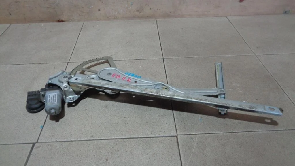 Стеклоподъемник передний правый Toyota Corolla 2014 E180