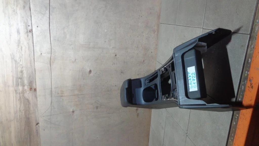 Подлокотник Mitsubishi Galant 9 2001 DJ, DM