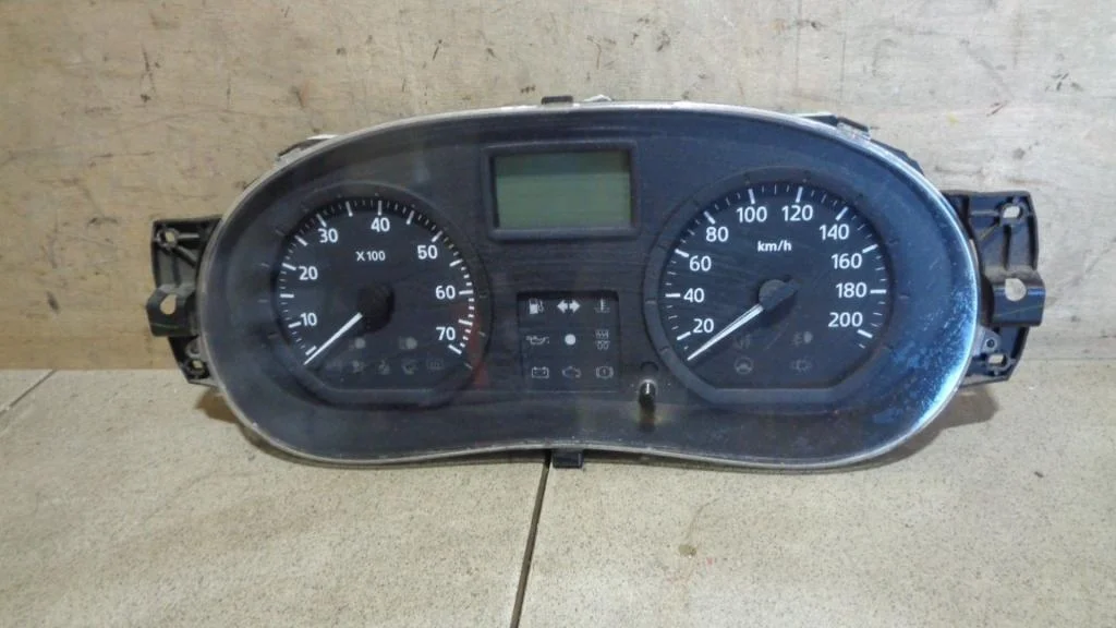 Панель приборов Renault Logan 1 L90