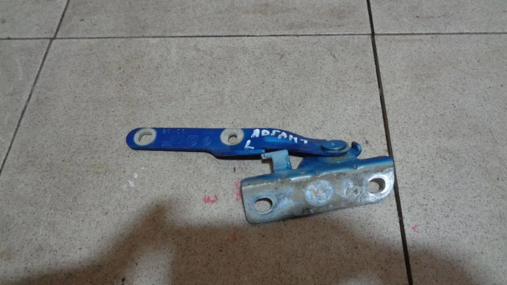 Петля капота левая Renault Logan 1 L90