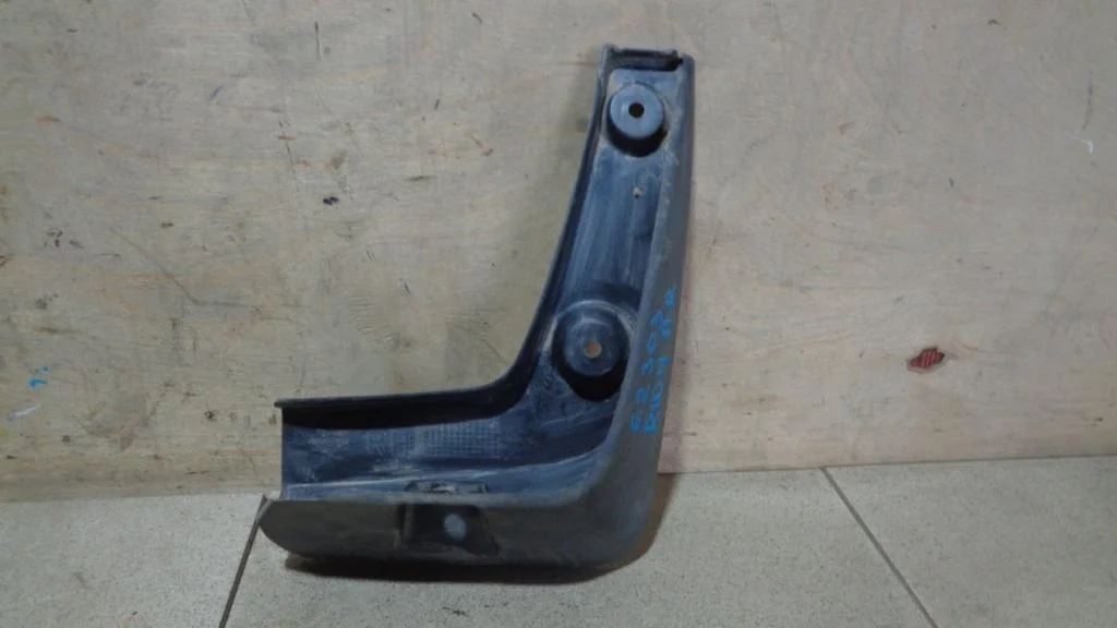 Брызговик передний правый Kia RIO 3 UB, QB