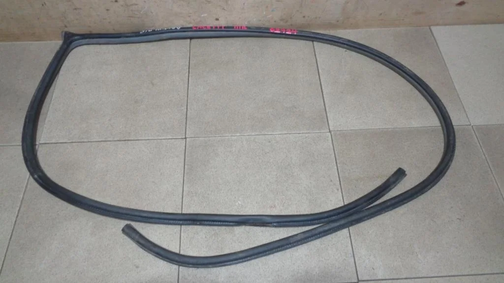 Уплотнитель двери Chevrolet Lacetti J200