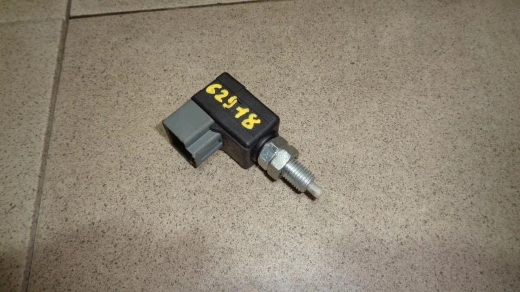 Датчик включения стопсигнала Kia Cerato 2 TD