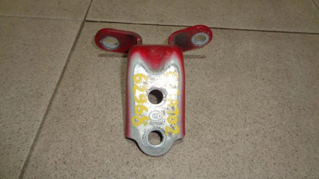 Петля двери Kia Cerato 2 TD